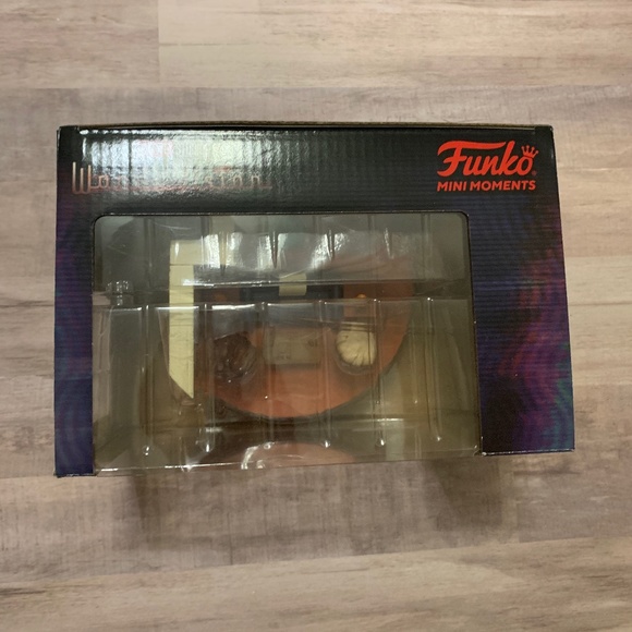 Funko Pop Mini Moments: WandaVision- LR 90's - Picture 2 of 7